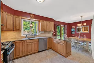 4 Denim Pl, White Plains, NY 10603 - Photo 11