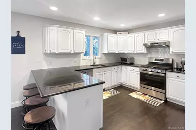 5765 Bergen Avenue, Mattituck, NY 11952 - Photo 9