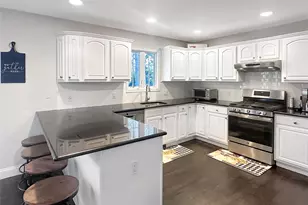 5765 Bergen Ave, Mattituck, NY 11952 - Photo 9