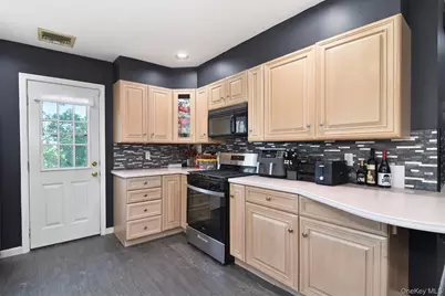 97 Van Cortlandt Pk Avenue, Yonkers, NY 10701 - Photo 7