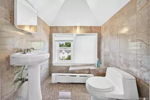 84-33 Wareham Pl, Jamaica, NY 11432 - Photo 21