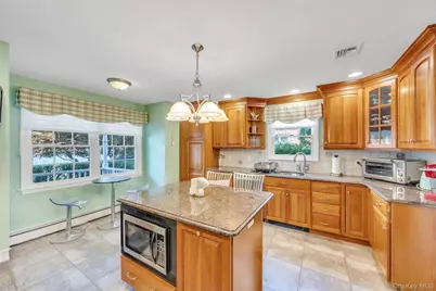 16 Ashland Avenue, New Hyde Park, NY 11040 - Photo 19