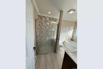 186 E Pennywood Avenue, Roosevelt, NY 11575 - Photo 17