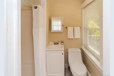 382 E Main Street, Jefferson Valley, NY 10535 - Photo 25