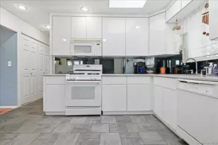 167 Lyon St, Valley Stream, NY 11580 - Photo 17