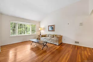 28 Stratford Pl, New City, NY 10956 - Photo 5