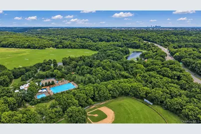 180 Van Cortlandt Park S #5C, Bronx, NY 10463 - Photo 3