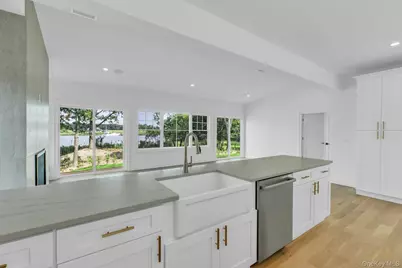 255 Peconic Bay Boulevard, Aquebogue, NY 11901 - Photo 23