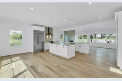 255 Peconic Bay Boulevard, Aquebogue, NY 11901 - Photo 7