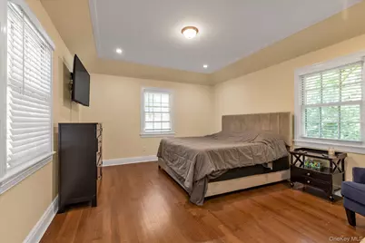 240-02 Poplar Street, Douglaston, NY 11363 - Photo 15