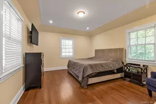 240-02 Poplar St, Douglaston, NY 11363 - Photo 15