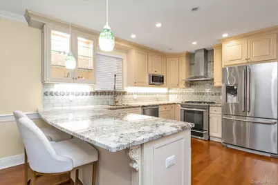 240-02 Poplar Street, Douglaston, NY 11363 - Photo 9