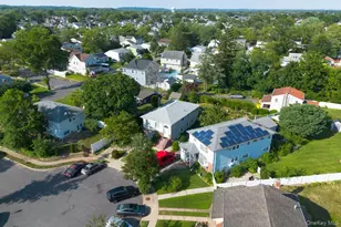 2 Atlas Ct, New Hyde Park, NY 11040 - Photo 27