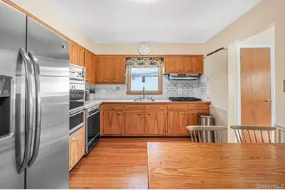 2 Atlas Court, New Hyde Park, NY 11040 - Photo 11