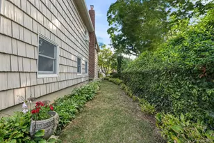 2 Atlas Ct, New Hyde Park, NY 11040 - Photo 23