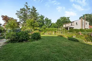 2 Atlas Ct, New Hyde Park, NY 11040 - Photo 25