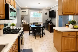 11 W Terrace Rd, Great Neck, NY 11021 - Photo 5