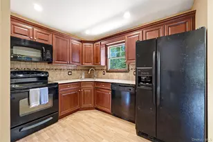 901 Liberty St, Bohemia, NY 11716 - Photo 11