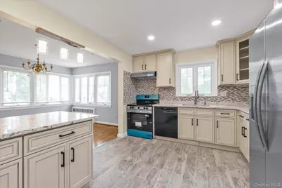 49 Middlecamp Road, Westbury, NY 11590 - Photo 7