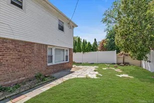 49 Middlecamp Rd, Westbury, NY 11590 - Photo 23