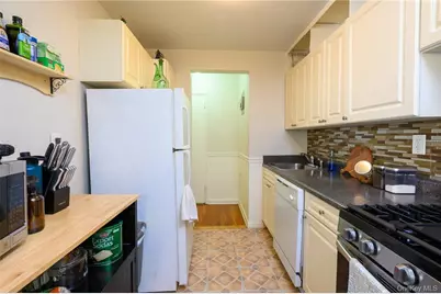 4 Sadore Lane #3J, Yonkers, NY 10710 - Photo 9