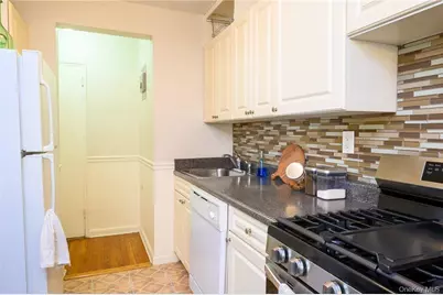 4 Sadore Lane #3J, Yonkers, NY 10710 - Photo 11