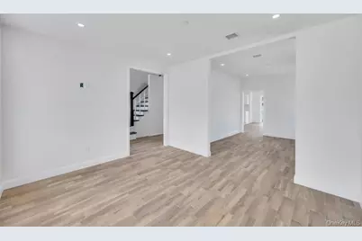 10 8th Avenue, East Rockaway, NY 11518 - Photo 15