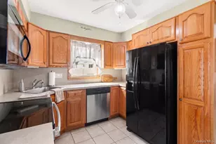4 Erlwein Ct, Massapequa, NY 11758 - Photo 3