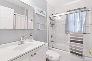 4 Erlwein Ct, Massapequa, NY 11758 - Photo 9