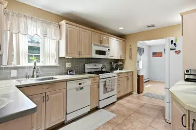 35 Dennis Lane, Bethpage, NY 11714 - Photo 19