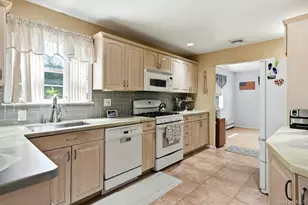 35 Dennis Ln, Bethpage, NY 11714 - Photo 19