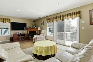 35 Dennis Ln, Bethpage, NY 11714 - Photo 17