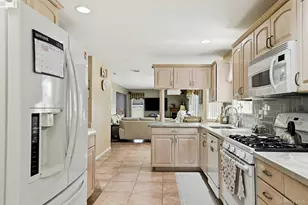 35 Dennis Ln, Bethpage, NY 11714 - Photo 21