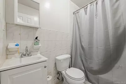 717 E 215th Street, Bronx, NY 10467 - Photo 17