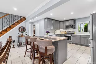 158 Blueberry Ln, Hicksville, NY 11801 - Photo 9