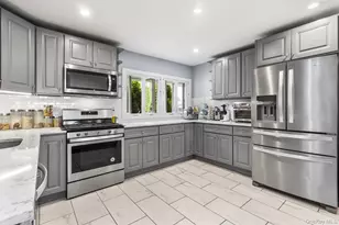 158 Blueberry Ln, Hicksville, NY 11801 - Photo 11