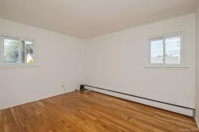 258 Aster Street, Massapequa Park, NY 11762 - Photo 9