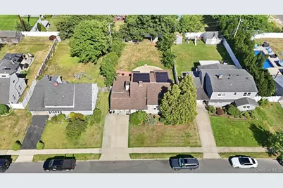 47 Greenvale Lane, Levittown, NY 11756 - Photo 17