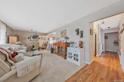 150 Rosemont Avenue, Farmingville, NY 11738 - Photo 9