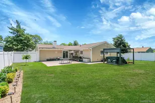 150 Rosemont Ave, Farmingville, NY 11738 - Photo 5