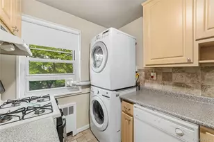 836 N Broadway, Yonkers, NY 10701 - Photo 13