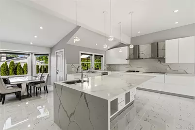 31 Sutton Hill Lane, Manhasset Hills, NY 11040 - Photo 17