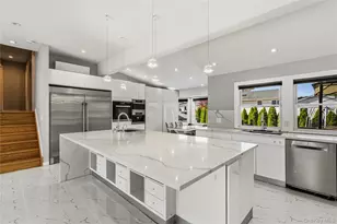 31 Sutton Hill Ln, Manhasset Hills, NY 11040 - Photo 19
