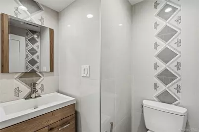 31 Sutton Hill Lane, Manhasset Hills, NY 11040 - Photo 29