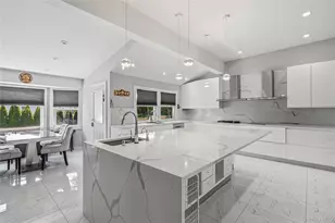 31 Sutton Hill Ln, Manhasset Hills, NY 11040 - Photo 9