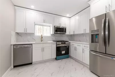 8492 Homelawn Street, Jamaica, NY 11432 - Photo 9