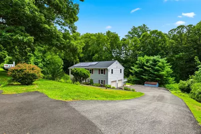 27 Casse Court, Mahopac, NY 10541 - Photo 3