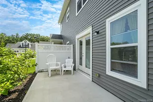 77 Willow Cir, Coram, NY 11727 - Photo 17