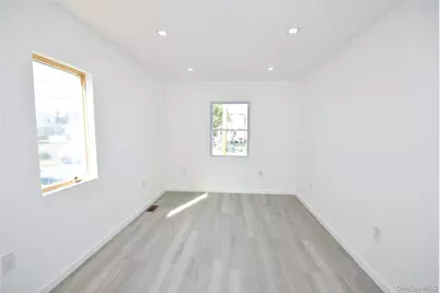 240 Columbus Parkway, Mineola, NY 11501 - Photo 11