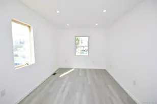 240 Columbus Pkwy, Mineola, NY 11501 - Photo 11